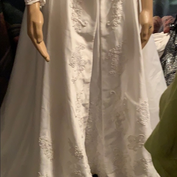 Gorgeous Wedding gown 10 White long train being dry cleaned - Picture 3 of 9